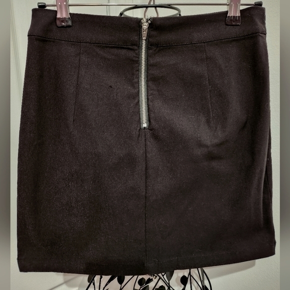 Mini black‎ skirt - Picture 2 of 2